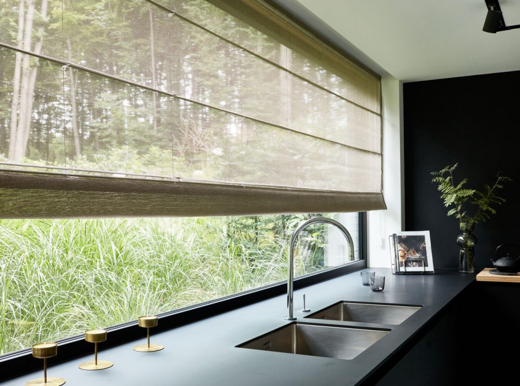 Le store bateau : l&rsquo;association parfaite du&nbsp;store et du tissu