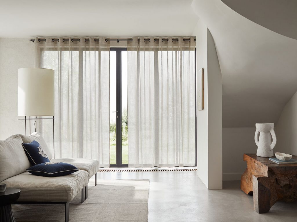 Donnez un côté cosy à votre salon grâce aux voilages